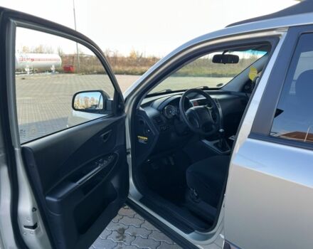 Сірий Хендай Туксон, об'ємом двигуна 2 л та пробігом 166 тис. км за 8950 $, фото 11 на Automoto.ua