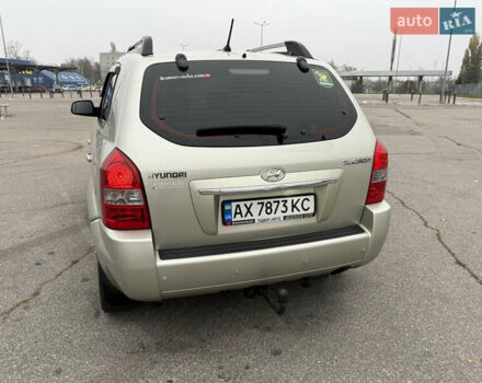 Серый Хендай Туксон, объемом двигателя 1.98 л и пробегом 307 тыс. км за 8700 $, фото 10 на Automoto.ua