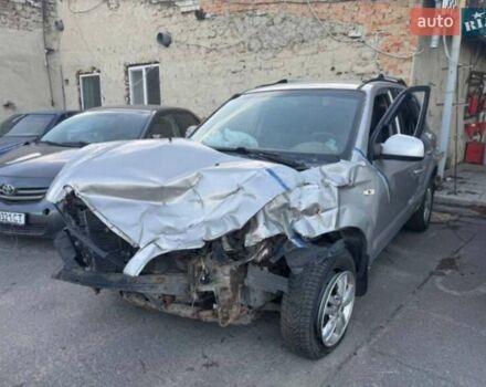 Серый Хендай Туксон, объемом двигателя 1.98 л и пробегом 100 тыс. км за 1947 $, фото 6 на Automoto.ua