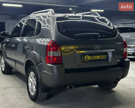 Сірий Хендай Туксон, об'ємом двигуна 2.66 л та пробігом 165 тис. км за 10000 $, фото 3 на Automoto.ua