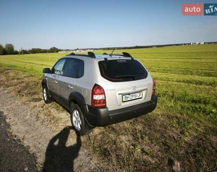 Серый Хендай Туксон, объемом двигателя 1.98 л и пробегом 119 тыс. км за 9988 $, фото 5 на Automoto.ua