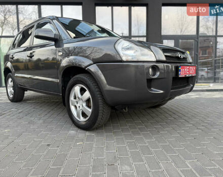 Серый Хендай Туксон, объемом двигателя 2 л и пробегом 202 тыс. км за 10000 $, фото 12 на Automoto.ua