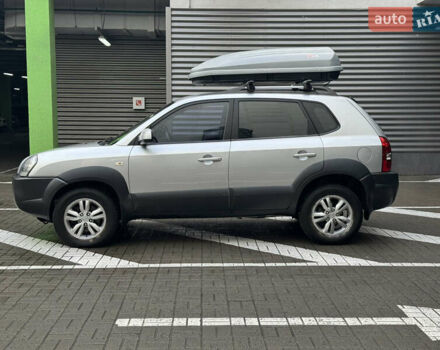 Сірий Хендай Туксон, об'ємом двигуна 2 л та пробігом 124 тис. км за 8900 $, фото 1 на Automoto.ua