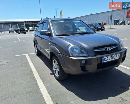 Серый Хендай Туксон, объемом двигателя 1.98 л и пробегом 228 тыс. км за 8700 $, фото 1 на Automoto.ua