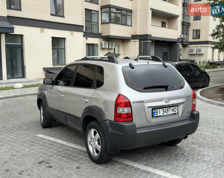 Сірий Хендай Туксон, об'ємом двигуна 1.98 л та пробігом 227 тис. км за 7800 $, фото 3 на Automoto.ua