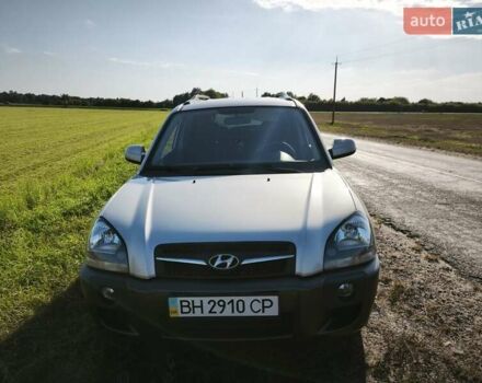 Серый Хендай Туксон, объемом двигателя 1.98 л и пробегом 119 тыс. км за 9988 $, фото 4 на Automoto.ua