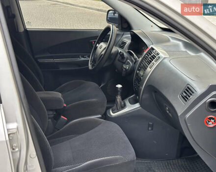 Сірий Хендай Туксон, об'ємом двигуна 1.98 л та пробігом 227 тис. км за 7800 $, фото 26 на Automoto.ua