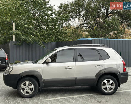 Сірий Хендай Туксон, об'ємом двигуна 1.98 л та пробігом 227 тис. км за 7800 $, фото 2 на Automoto.ua