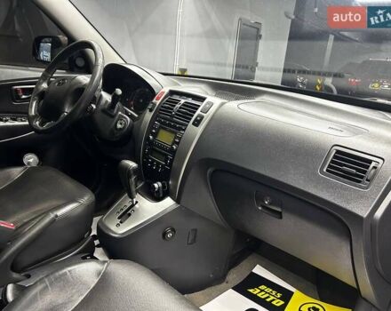 Сірий Хендай Туксон, об'ємом двигуна 2.66 л та пробігом 165 тис. км за 10000 $, фото 20 на Automoto.ua