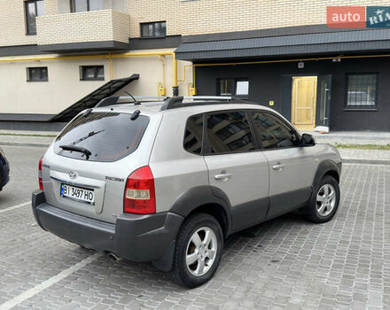 Сірий Хендай Туксон, об'ємом двигуна 1.98 л та пробігом 227 тис. км за 7800 $, фото 6 на Automoto.ua