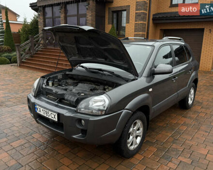 Серый Хендай Туксон, объемом двигателя 2 л и пробегом 86 тыс. км за 9800 $, фото 18 на Automoto.ua