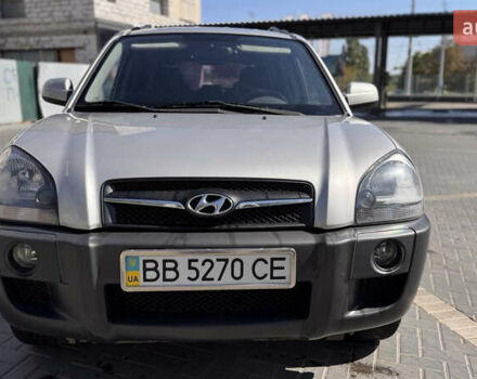 Серый Хендай Туксон, объемом двигателя 2 л и пробегом 162 тыс. км за 8900 $, фото 5 на Automoto.ua