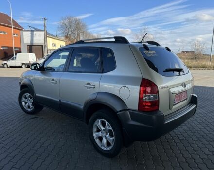 Сірий Хендай Туксон, об'ємом двигуна 2 л та пробігом 166 тис. км за 8950 $, фото 3 на Automoto.ua