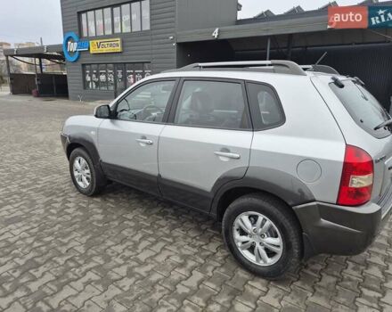 Серый Хендай Туксон, объемом двигателя 1.98 л и пробегом 189 тыс. км за 8300 $, фото 37 на Automoto.ua