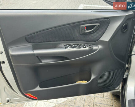 Сірий Хендай Туксон, об'ємом двигуна 2 л та пробігом 124 тис. км за 8900 $, фото 8 на Automoto.ua