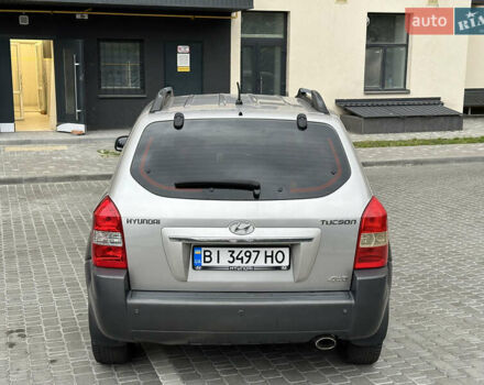 Сірий Хендай Туксон, об'ємом двигуна 1.98 л та пробігом 227 тис. км за 7800 $, фото 5 на Automoto.ua