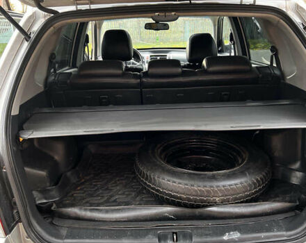 Серый Хендай Туксон, объемом двигателя 1.98 л и пробегом 274 тыс. км за 7700 $, фото 16 на Automoto.ua