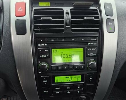 Серый Хендай Туксон, объемом двигателя 1.98 л и пробегом 189 тыс. км за 8300 $, фото 29 на Automoto.ua