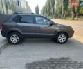 Серый Хендай Туксон, объемом двигателя 2 л и пробегом 130 тыс. км за 9300 $, фото 3 на Automoto.ua
