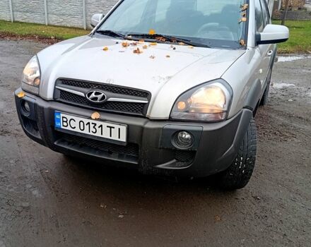 Серый Хендай Туксон, объемом двигателя 2 л и пробегом 100 тыс. км за 8600 $, фото 1 на Automoto.ua