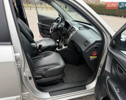 Серый Хендай Туксон, объемом двигателя 2 л и пробегом 195 тыс. км за 9950 $, фото 11 на Automoto.ua