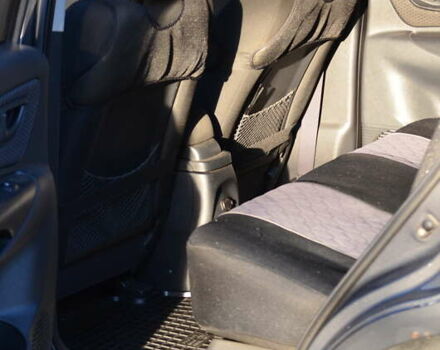 Серый Хендай Туксон, объемом двигателя 2 л и пробегом 271 тыс. км за 8000 $, фото 31 на Automoto.ua