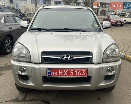 Серый Хендай Туксон, объемом двигателя 2 л и пробегом 158 тыс. км за 9600 $, фото 1 на Automoto.ua