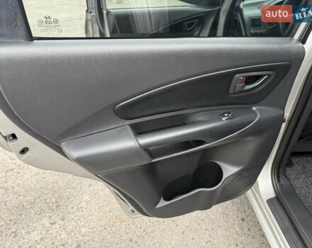 Серый Хендай Туксон, объемом двигателя 2 л и пробегом 195 тыс. км за 9950 $, фото 8 на Automoto.ua