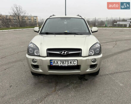 Серый Хендай Туксон, объемом двигателя 1.98 л и пробегом 307 тыс. км за 8700 $, фото 5 на Automoto.ua