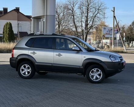 Сірий Хендай Туксон, об'ємом двигуна 2 л та пробігом 166 тис. км за 8950 $, фото 1 на Automoto.ua