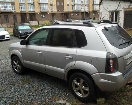Серый Хендай Туксон, объемом двигателя 2 л и пробегом 228 тыс. км за 8200 $, фото 2 на Automoto.ua