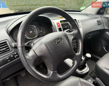 Серый Хендай Туксон, объемом двигателя 2 л и пробегом 195 тыс. км за 9950 $, фото 22 на Automoto.ua