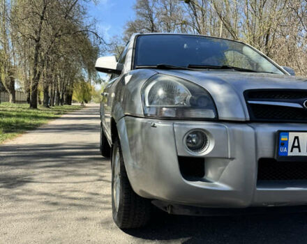 Сірий Хендай Туксон, об'ємом двигуна 1.98 л та пробігом 318 тис. км за 7400 $, фото 2 на Automoto.ua