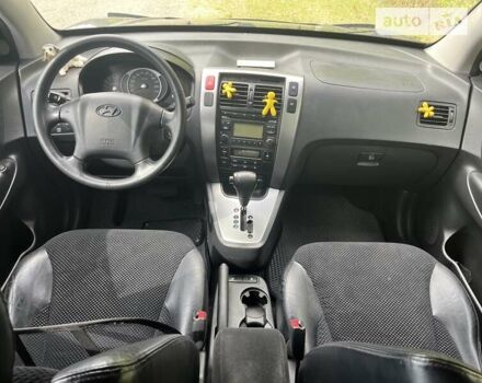 Серый Хендай Туксон, объемом двигателя 2 л и пробегом 175 тыс. км за 9662 $, фото 5 на Automoto.ua