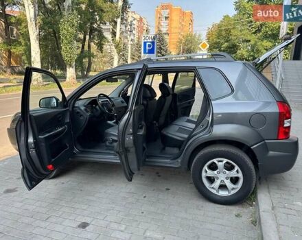 Серый Хендай Туксон, объемом двигателя 2 л и пробегом 130 тыс. км за 9300 $, фото 11 на Automoto.ua