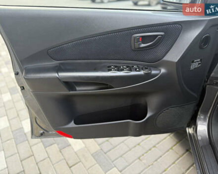 Серый Хендай Туксон, объемом двигателя 2 л и пробегом 202 тыс. км за 10000 $, фото 17 на Automoto.ua