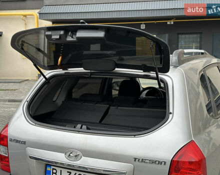 Сірий Хендай Туксон, об'ємом двигуна 1.98 л та пробігом 227 тис. км за 7800 $, фото 22 на Automoto.ua