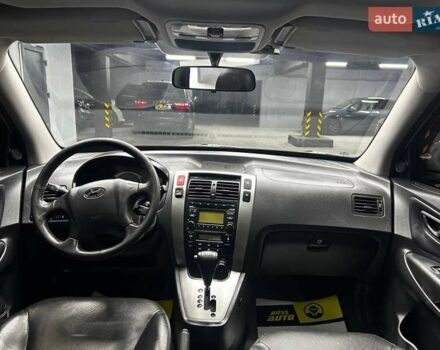 Сірий Хендай Туксон, об'ємом двигуна 2.66 л та пробігом 165 тис. км за 10000 $, фото 13 на Automoto.ua