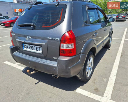 Серый Хендай Туксон, объемом двигателя 1.98 л и пробегом 228 тыс. км за 8700 $, фото 6 на Automoto.ua