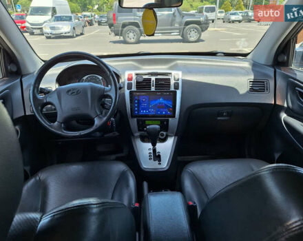 Серый Хендай Туксон, объемом двигателя 1.98 л и пробегом 228 тыс. км за 8700 $, фото 12 на Automoto.ua