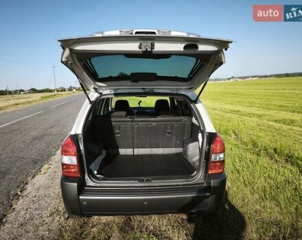 Серый Хендай Туксон, объемом двигателя 1.98 л и пробегом 119 тыс. км за 9988 $, фото 6 на Automoto.ua