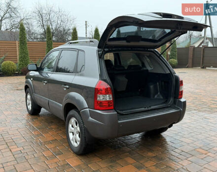 Серый Хендай Туксон, объемом двигателя 2 л и пробегом 86 тыс. км за 9800 $, фото 21 на Automoto.ua