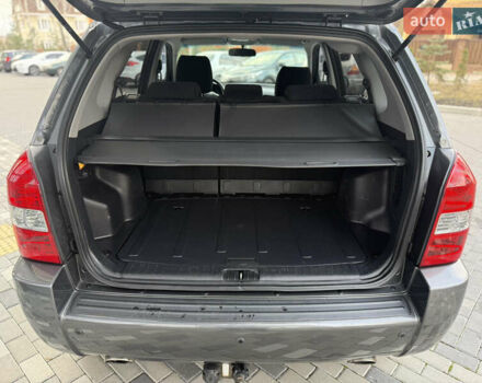 Серый Хендай Туксон, объемом двигателя 2 л и пробегом 202 тыс. км за 10000 $, фото 28 на Automoto.ua