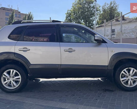 Серый Хендай Туксон, объемом двигателя 2 л и пробегом 162 тыс. км за 8900 $, фото 4 на Automoto.ua