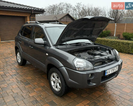 Серый Хендай Туксон, объемом двигателя 2 л и пробегом 86 тыс. км за 9800 $, фото 20 на Automoto.ua