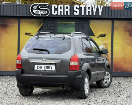 Хендай Туксон 2009 в Стрые на Automoto.ua Серый Хендай Туксон, объемом двигателя 2 л и пробегом 238 тыс. км за 7300 $, фото 1 на Automoto.ua