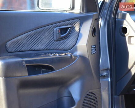 Серый Хендай Туксон, объемом двигателя 2 л и пробегом 271 тыс. км за 8000 $, фото 35 на Automoto.ua