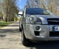 Серый Хендай Туксон, объемом двигателя 2 л и пробегом 318 тыс. км за 7400 $, фото 1 на Automoto.ua