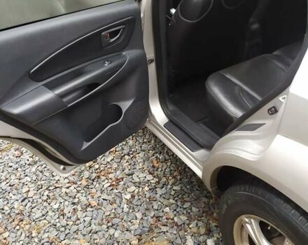 Серый Хендай Туксон, объемом двигателя 2 л и пробегом 228 тыс. км за 8200 $, фото 11 на Automoto.ua