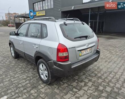 Серый Хендай Туксон, объемом двигателя 1.98 л и пробегом 189 тыс. км за 8300 $, фото 5 на Automoto.ua